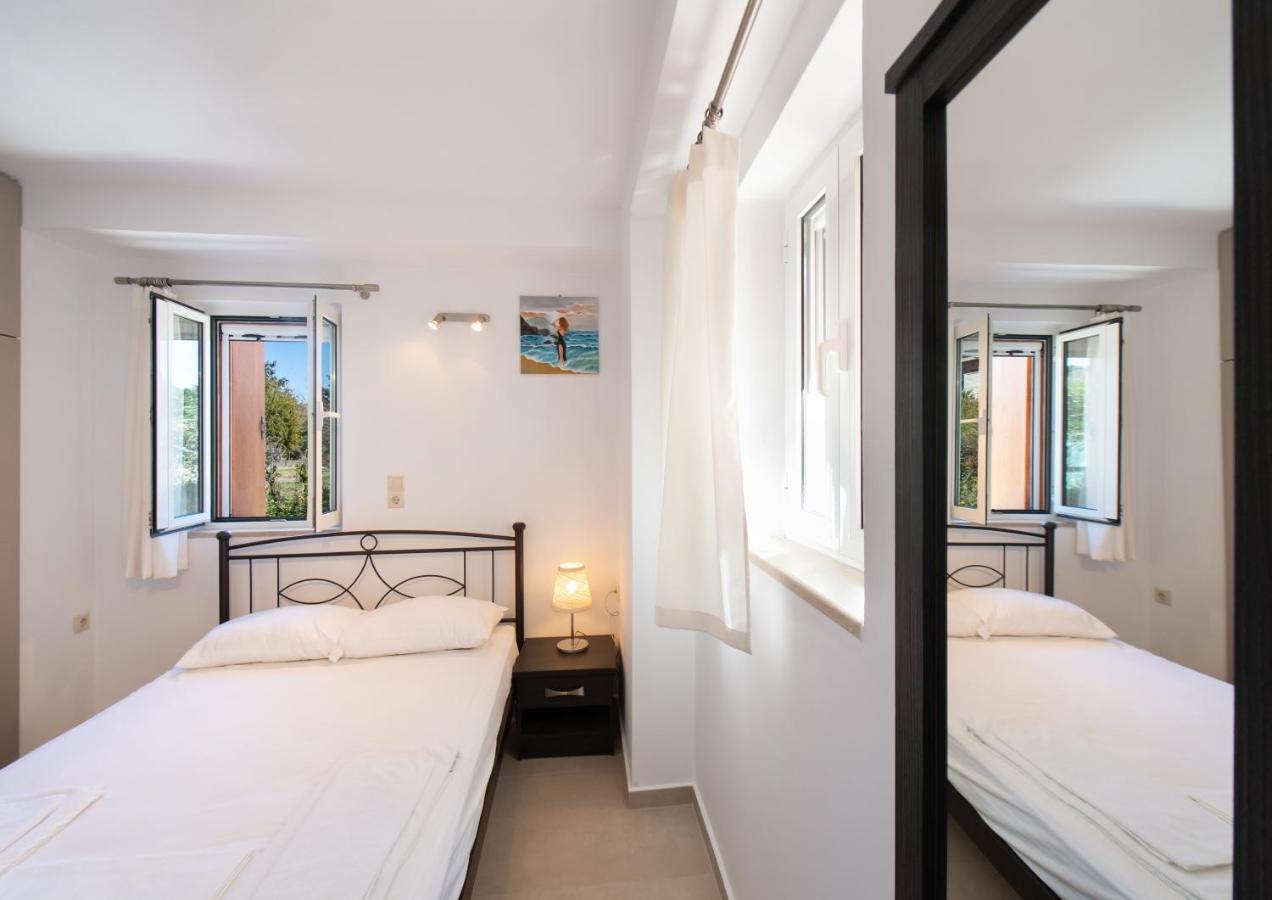Boursinos Cozy Apartments Lefkada City Bagian luar foto