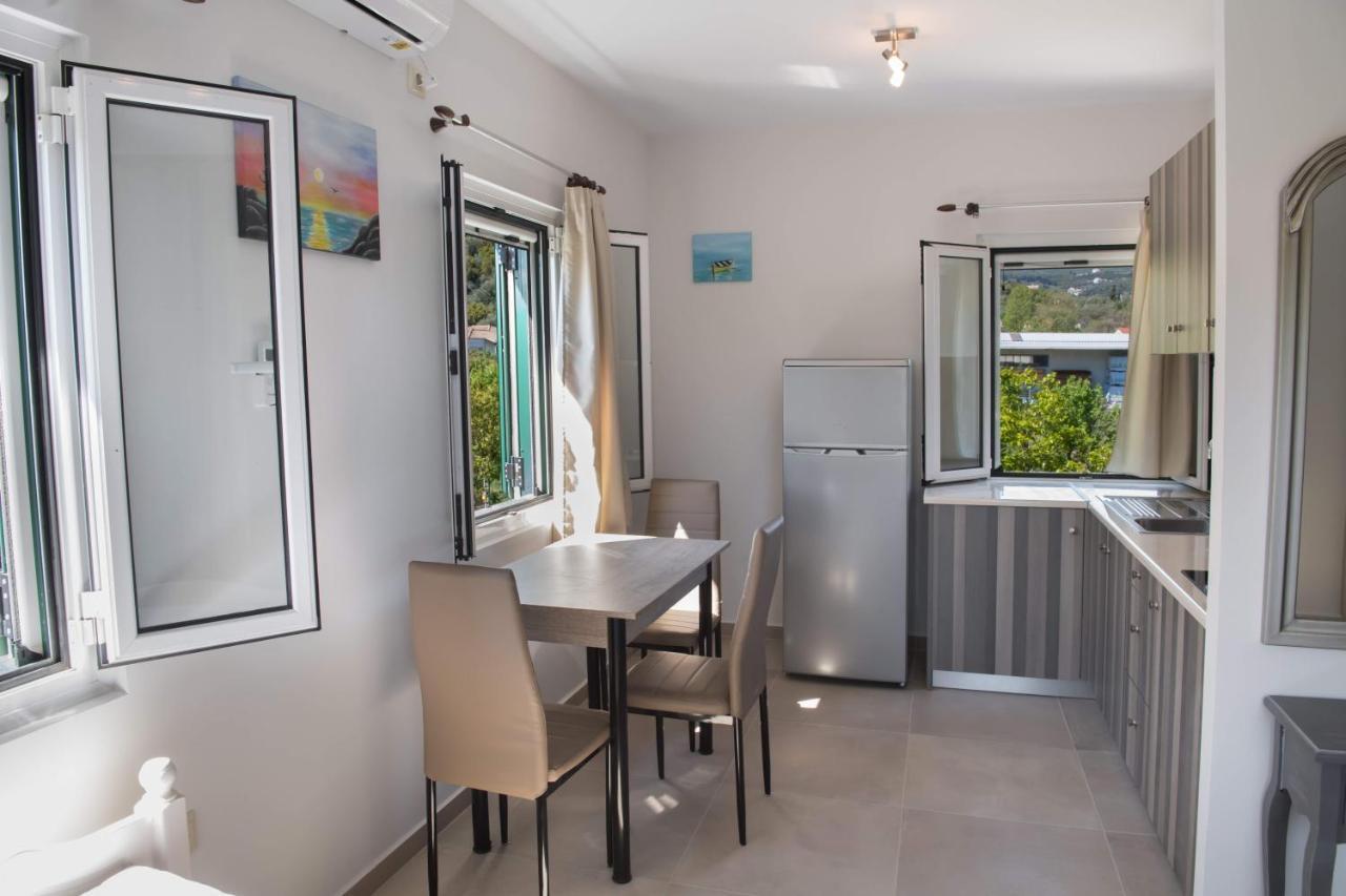 Boursinos Cozy Apartments Lefkada City Bagian luar foto