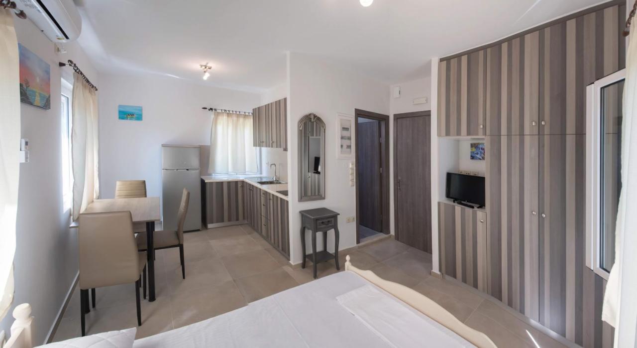 Boursinos Cozy Apartments Lefkada City Bagian luar foto