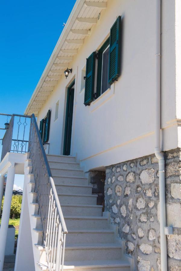 Boursinos Cozy Apartments Lefkada City Bagian luar foto