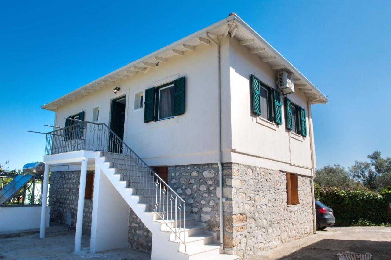 Boursinos Cozy Apartments Lefkada City Bagian luar foto
