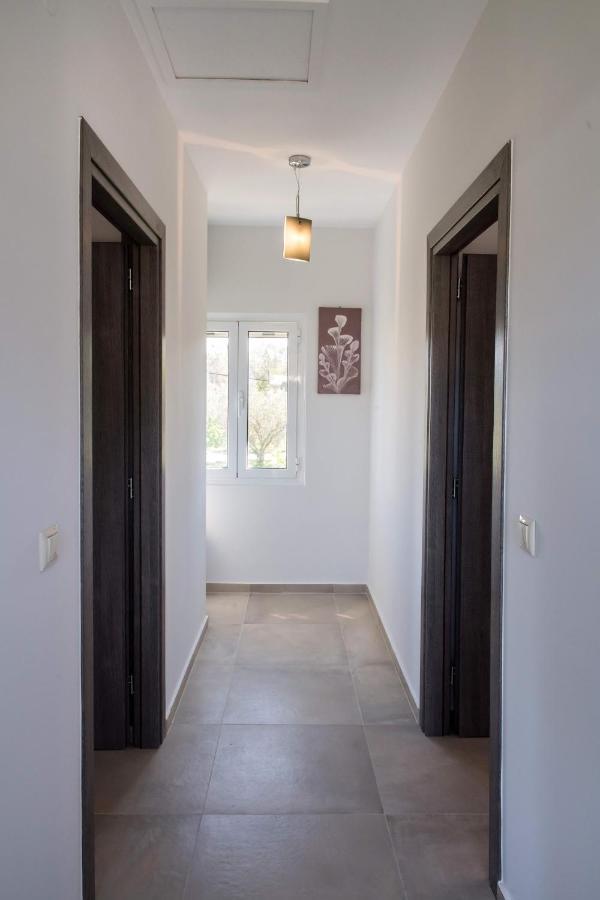 Boursinos Cozy Apartments Lefkada City Bagian luar foto